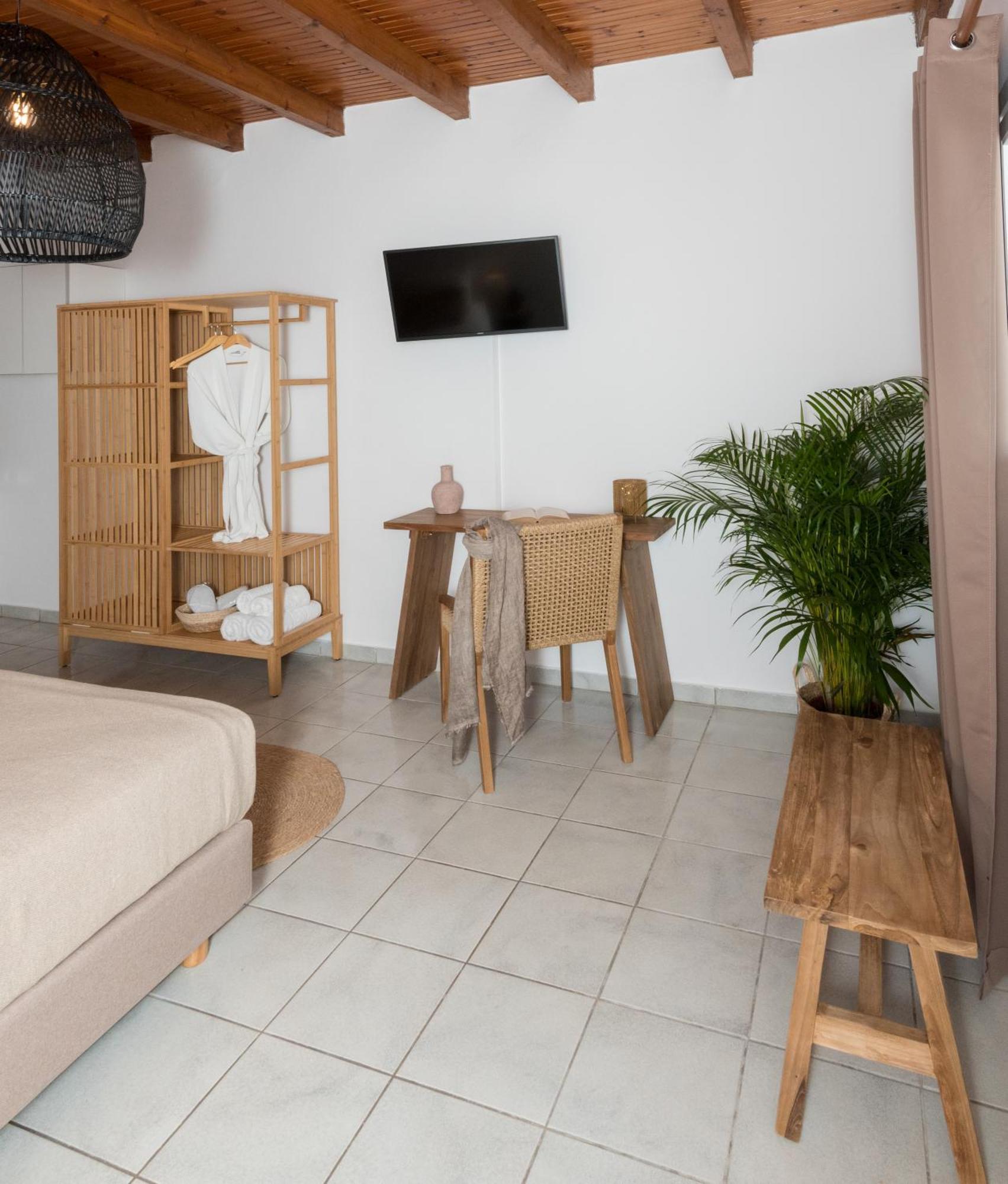 Kanelis Studios & Suites Mytakas Eksteriør billede